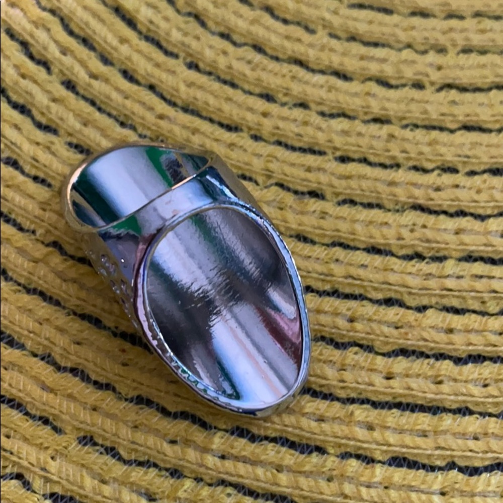 Beautiful Cocktail Ring - Picture 3 of 4